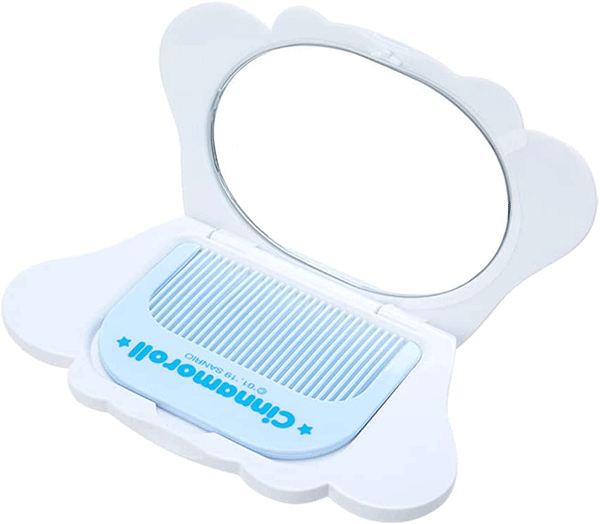 Det åpne Cinnamoroll-etuiet som viser speilet og den uttakbare kammen.