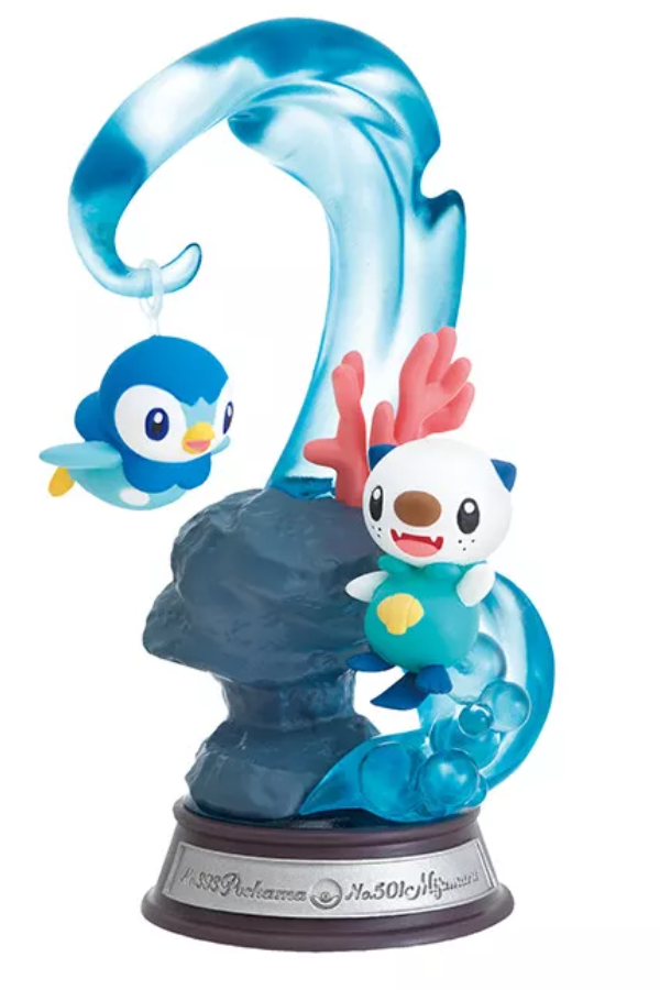 Piplup og Oshawott figur fra Swing Vignette 2, som leker i vannet på en hengende base.