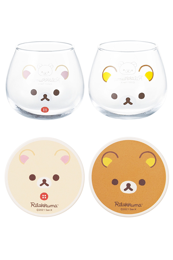 Rilakkuma og Korilakkuma glass og keramisk underlag vist sammen i et sett.