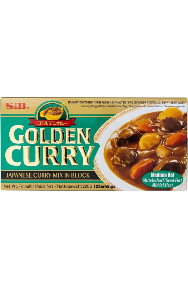 Pakke med S&B Golden Curry Medium Hot, en japansk curry roux.