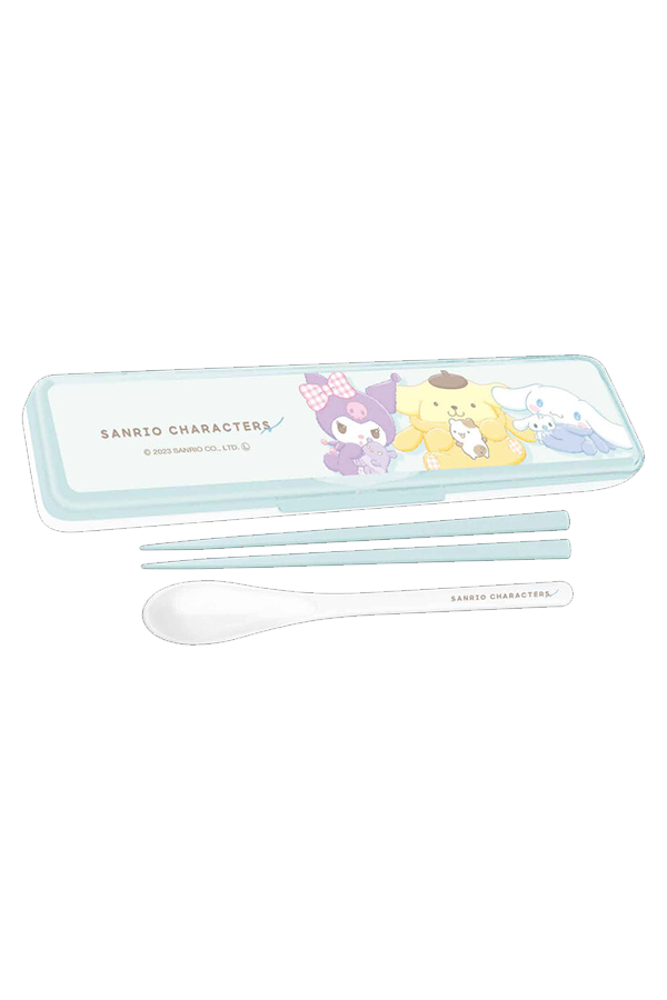 De antibakterielle spisepinnene og skjeen fra Sanrio-settet.
