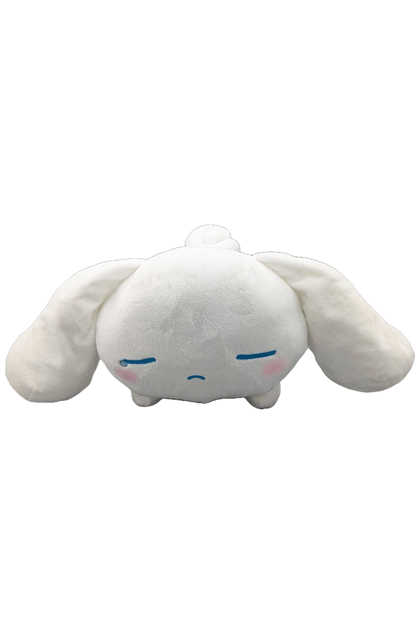 Den store Cinnamoroll-plysjbamsen fra FuRyu med et trist uttrykk.