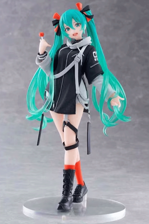 Hatsune Miku figur i Fashion Punk-versjon fra Taito, 18cm høy.