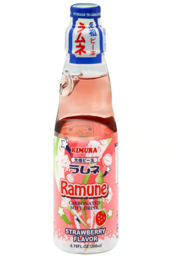 Kimura Ramune Jordbær 200ml flaske, en japansk brus med søt jordbærsmak.
