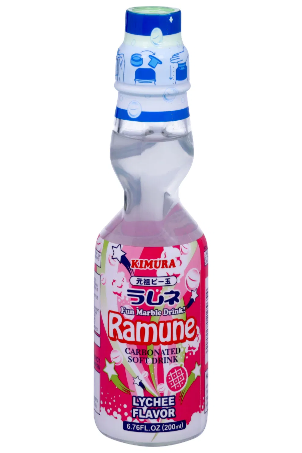 Kimura Ramune Litchi 200ml flaske, en japansk brus med eksotisk litchi-smak.