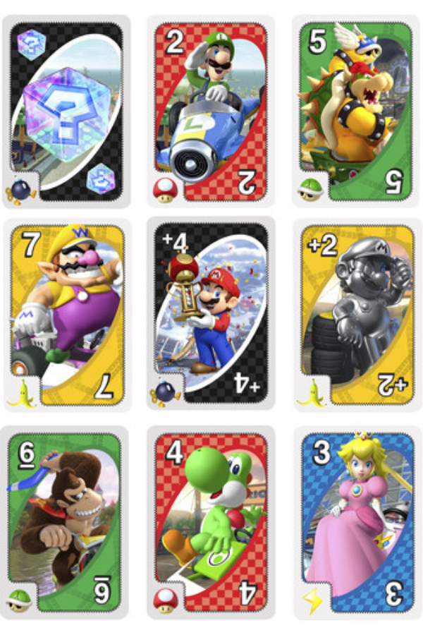 Et utvalg av kort fra Mario Kart UNO, som viser karakterer som Mario, Luigi og Bowser.